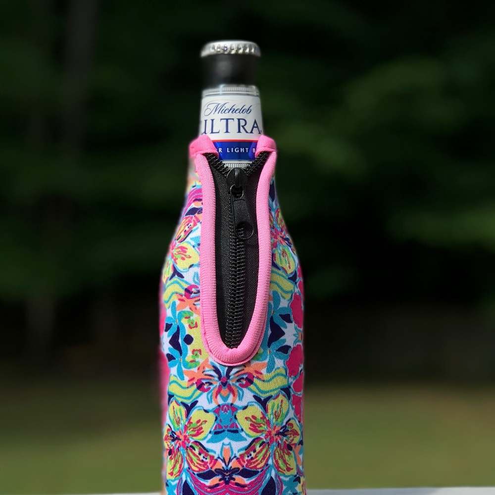 SET OF FOUR BEER NEOPRENE  KOOZIES, KISS ME